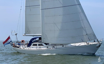 'El Pino' - A rare opportunity to own and sail a beautifully designed Hoek 68 Semi Classic